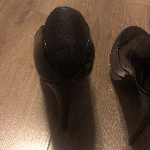G by Guess Black Heels 8 - Picture 4 of 6